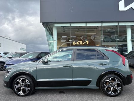 2025 Kia Niro - thumbnail 3