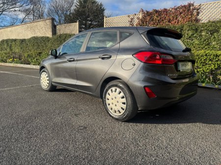 2022 Ford Fiesta - thumbnail 2