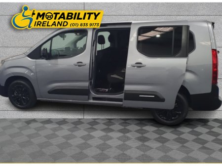 2025 Citroen Berlingo Wheelchair Accessible Taxi €51,995