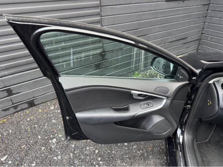 2013 Volvo V40 1.6 T4 AUTO €9,995 thumbnail
