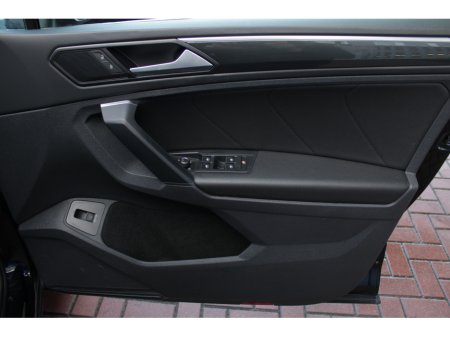 2019 Volkswagen Tiguan 2.0TDI 150BHP R-LINE EDITION 4 MOTION  AUTOMATIC // 1 OWNER CAR WITH ONLY 124,000KMS // BUY WITH CONFODENCE AA AND SIMI APPROVED DEALER 2026 // FINANCE ARRANGED // ALL TRADE INS WELCOME // €25,950 thumbnail