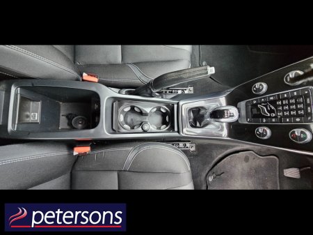 2017 Volvo V40 2.0 D2 MOMENTUM NAV + 120BHP 5DR €12,950 thumbnail