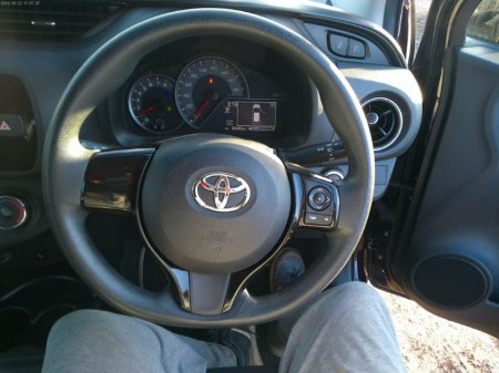 2016 Toyota Yaris - thumbnail 6