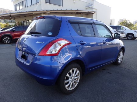 2016 Suzuki Swift - thumbnail 3