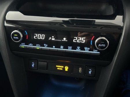 2024 Toyota Yaris Cross Hybrid SOL *Top Spec* €31,950 thumbnail