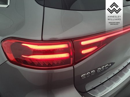 2025 Mercedes-Benz EQB - thumbnail 8