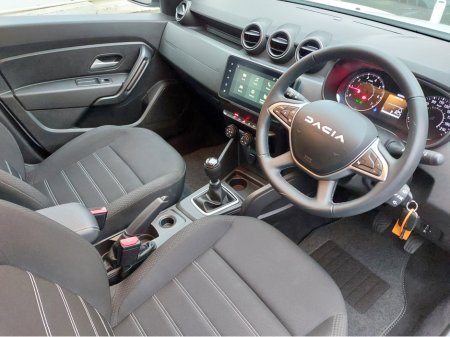 2023 Dacia Duster EXPRESSION BLUE DCI 115 4X2 NB €18,995 thumbnail