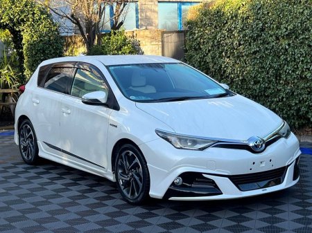 2016 Toyota Auris 1.8 HYBRID MODELLISTA PACK // 17" DIAMOND CUT ALLOYS // HEATED SEATS // REVERSE CAMERA €14,950 thumbnail