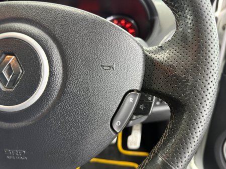 2012 Renault Clio - thumbnail 25