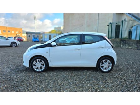 2015 Toyota Aygo - thumbnail 5