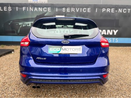 2017 Ford Focus - thumbnail 5