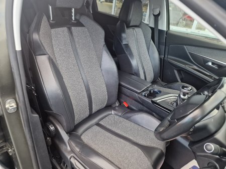 2019 Peugeot 5008 Allure 7SEATS 1.5 Blue HDI 130 4D €20,950 thumbnail