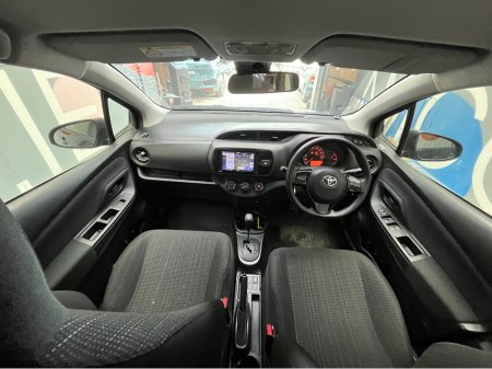 2018 Toyota Vitz - thumbnail 12