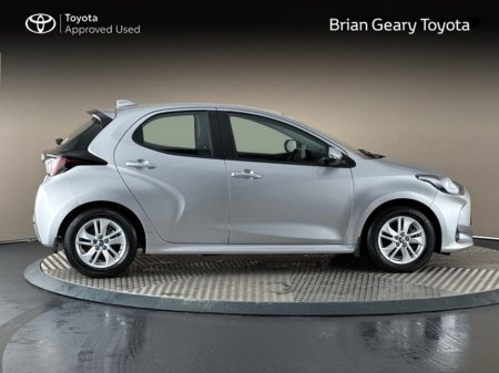 2023 Toyota Yaris HYBRID LUNA €23,950 thumbnail