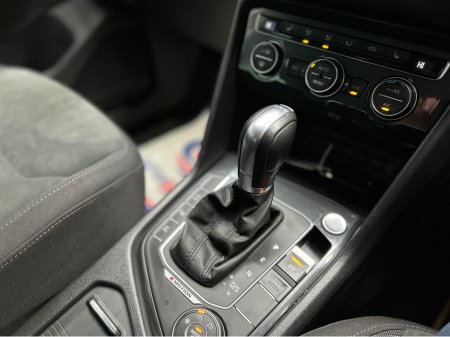 2020 Volkswagen Tiguan €28950! 2020 VW TIGUAN 2.0 TDI HIGHLINE 4MOTION / HUD, HEATED SEATS, 360 Cameras €28,950 thumbnail