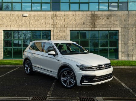 2019 Volkswagen Tiguan R-LINE 1.4 TSI AUTO // 4 HEATED SEATS // 360 DEGREE PARKING CAMERA // HEADS-UP DISPLAY // FULL SERVICE HISTORY €31,900