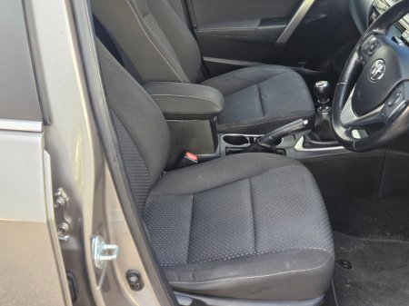 2015 Toyota Corolla - thumbnail 8