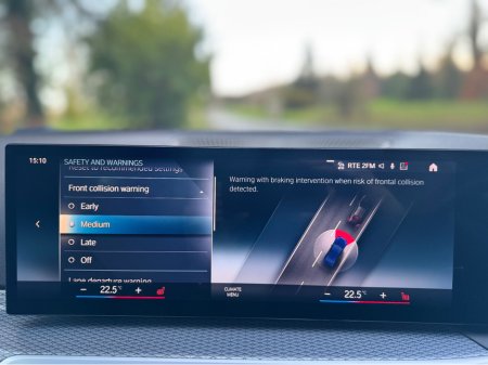 2024 BMW 3 Series - thumbnail 23