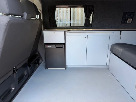 2020 Volkswagen Transporter - thumbnail 23