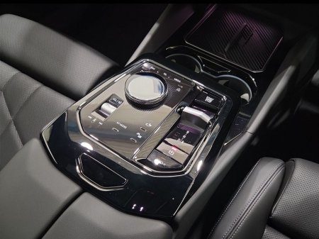 2024 BMW 5 Series - thumbnail 10