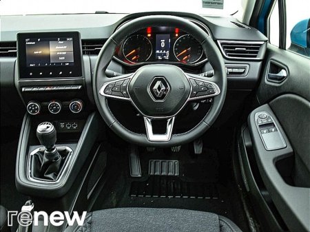 2022 Renault Clio Dynamique TCe 90 €15,990 thumbnail