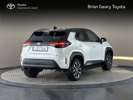 2023 Toyota Yaris Cross LUNA SPORT €27,950 thumbnail