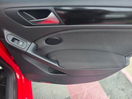 2011 Volkswagen Golf - thumbnail 18