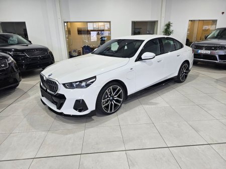 2025 BMW 5 Series TECHNOLOGY PLUS PACKAGE