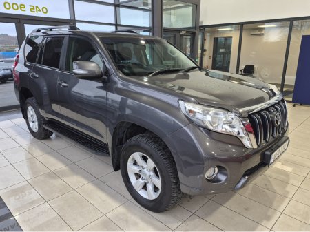 2016 Toyota Landcruiser - view 2