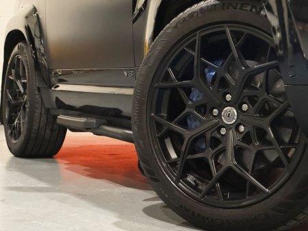 2023 Land Rover Defender - view 4