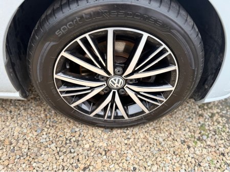 2018 Volkswagen Golf SE NAVIGATION 1.5 TSI BLUEMOTION TECHNOLOGY, 1.4, MANUAL, 2 YEAR NCT, LOW TAX, LOW INSURANCE €16,995 thumbnail