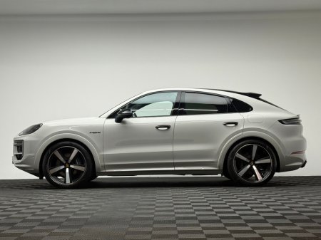 2024 Porsche Cayenne - thumbnail 4