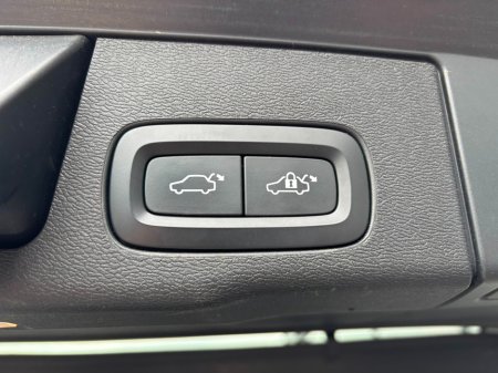 2018 Volvo XC60 T8 R-Design Pro AWD 320BHP €26,995 thumbnail