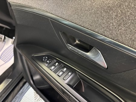 2017 Peugeot 3008 - thumbnail 11