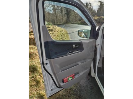 2003 Nissan Elgrand 2003 €4,950 thumbnail