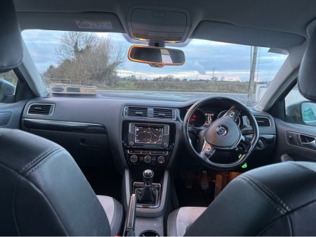 2016 Volkswagen Jetta HIGHLINE 2.0 TDI MANUAL 5SPEED 110BHP 4DR €12,500 thumbnail
