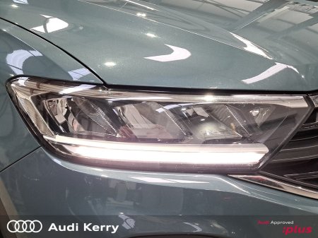 2023 Volkswagen T-Roc 2.0TDI 116HP LIFE €31,950 thumbnail