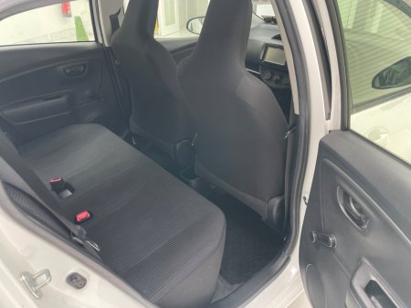 2018 Toyota Yaris - thumbnail 12