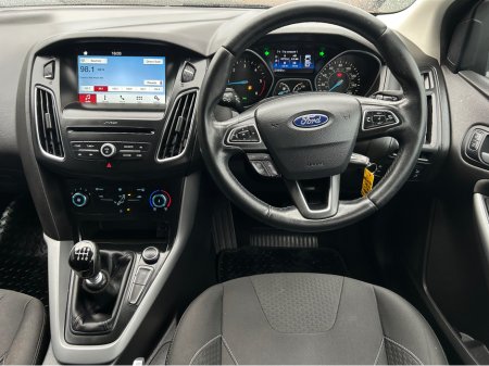 2017 Ford Focus - thumbnail 8