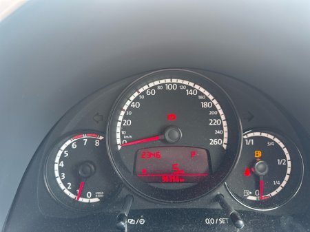 2016 Volkswagen Beetle - thumbnail 14