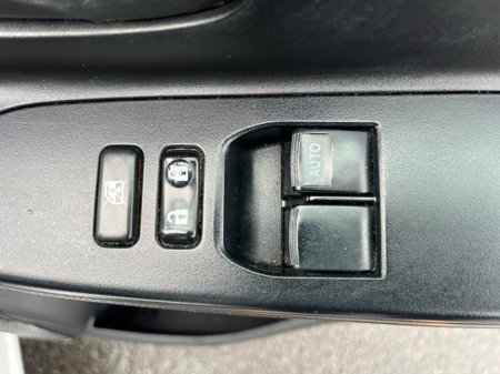 2015 Toyota Yaris YARIS 1.0 5DR TERRA MC €9,950 thumbnail