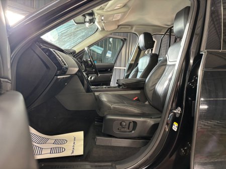 2019 Land Rover Discovery - thumbnail 17