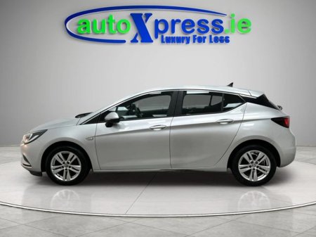 2017 Vauxhall Astra - thumbnail 13