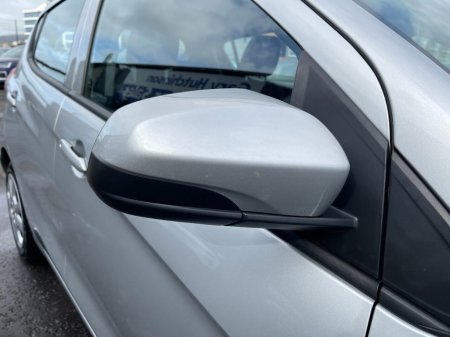 2019 Vauxhall Viva 1.0i SE Hatchback 5dr Petrol Manual Euro 6 (73 ps) thumbnail