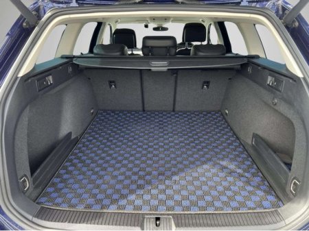 2019 Volkswagen Passat - thumbnail 14