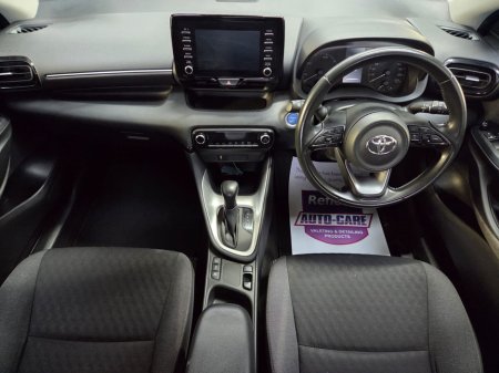 2022 Toyota Yaris - thumbnail 2