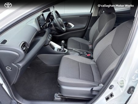 2024 Toyota Yaris 1.5 LUNA 4DR €26,950 thumbnail