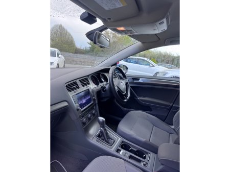 2013 Volkswagen Golf - view 4