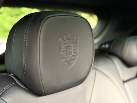 2024 Porsche Cayenne E-HYBRID 5DR AUTO €102,950 thumbnail