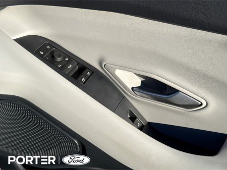 2026 Ford Capri SELECT *627 KLMS RANGE* thumbnail